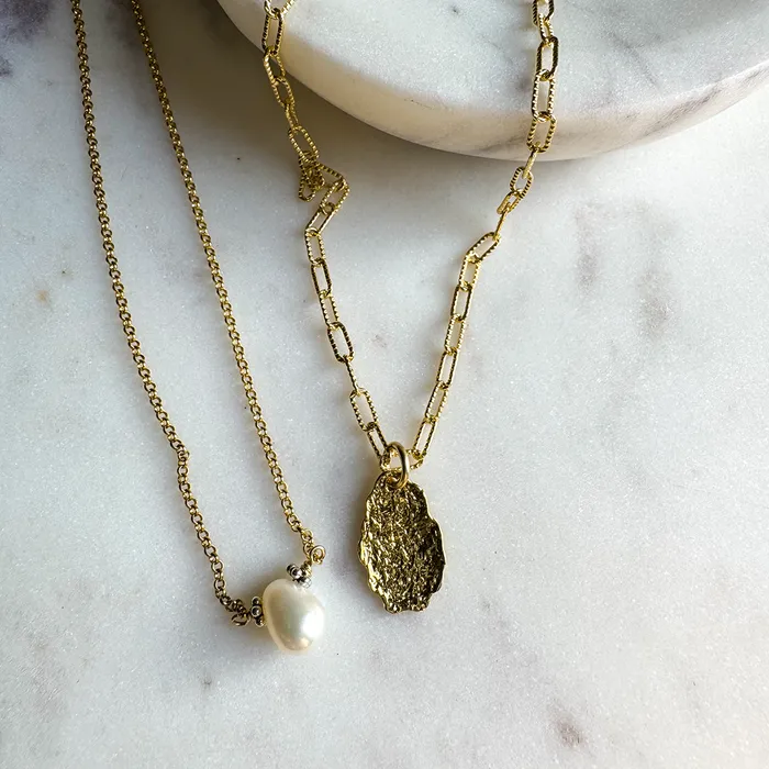 Necklaces Elisa Ilana Teardrop Pearl on Rolo Chain Necklace Necklaces Elisa Ilana Teardrop Pearl on Rolo Chain Necklace