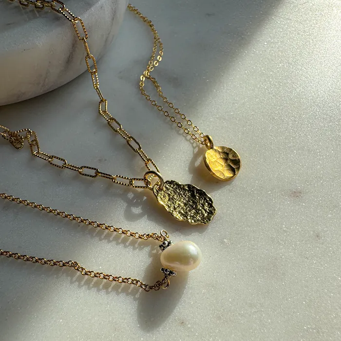 Necklaces Elisa Ilana Teardrop Pearl on Rolo Chain Necklace Necklaces Elisa Ilana Teardrop Pearl on Rolo Chain Necklace